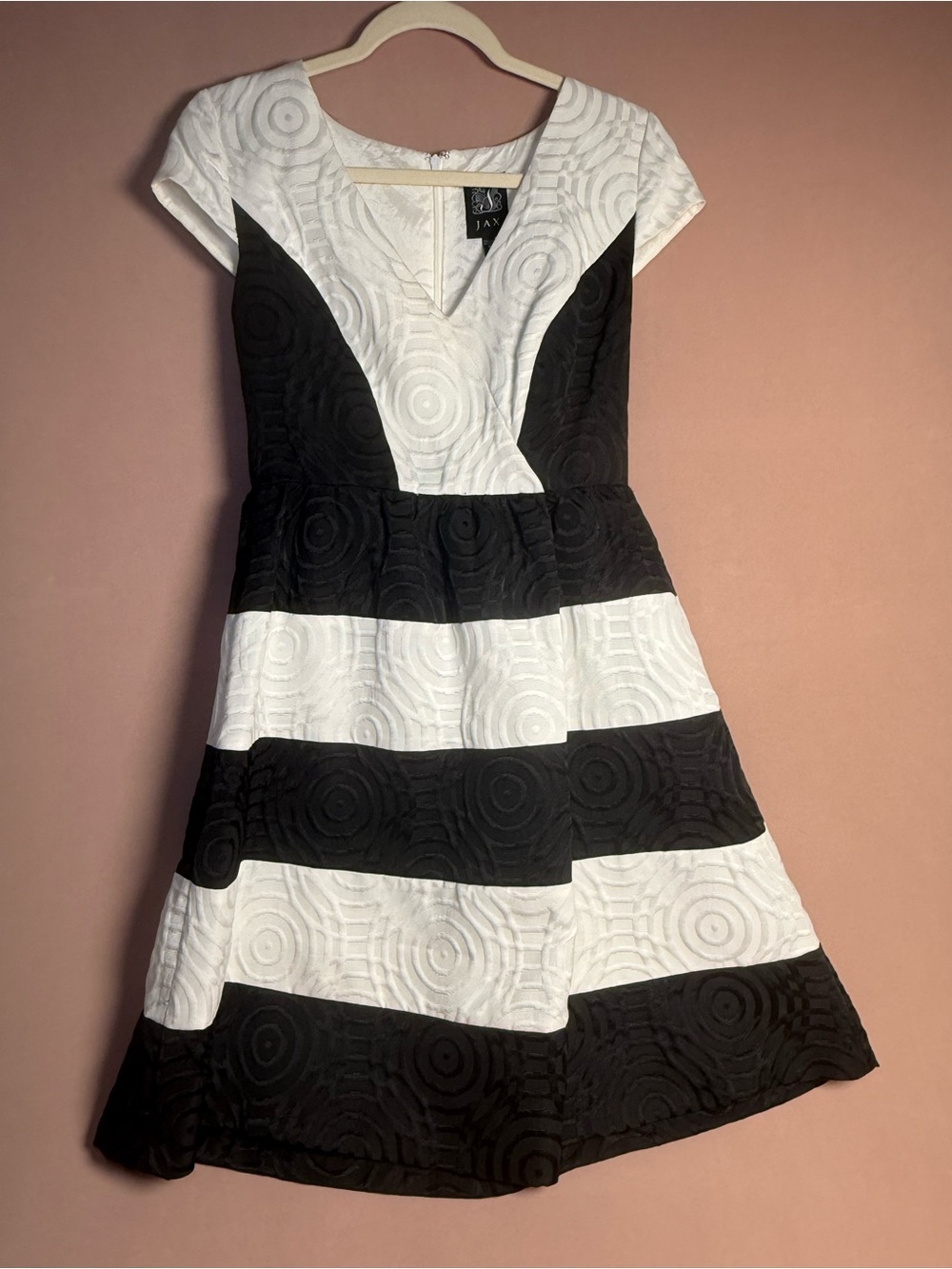 JAX Dresses Textured Spiral Black White Short Cocktail Dress Cap Sleeve Size 6